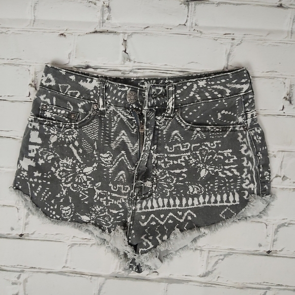 URBAN Outfitters BDG High Rise Dolphin Denim Shorts - Picture 4 of 12